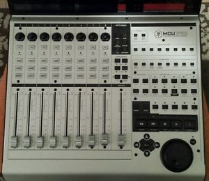 Mackie  Control Universal Pro