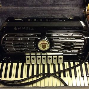Titano Palmer Convertor Grand 120-Bass 41-Key Free Bass Piano Accordion w/ Case