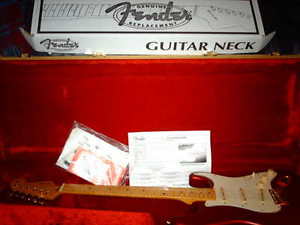 FENDER , MEXICAN , CUSTOM ,CANDY RED / GOLD / USA PICKUPS   NR MINT ,