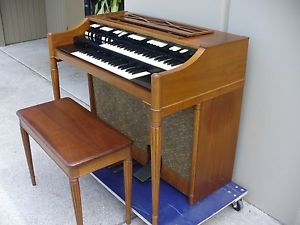 HAMMOND ORGAN M-111 & MATCHING BENCH M-100, M100 SERIES, EXTREMELY CLEAN