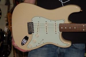 FENDER MEXICO STRATOCASTER MIT ASH BODY*GOOD TONE*NICE GUITAR*VERY RARE
