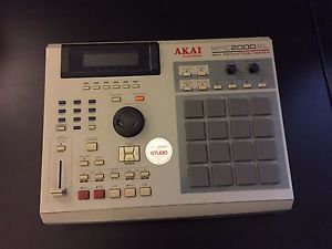 Akai MPC 2000XL (W/ 8 Out and CF Reader, 32MB)