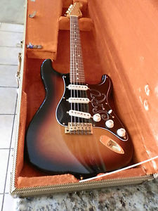2005 FENDER ARTIST SERIES STEVIE RAY VAUGHN SIGNATURE ELECTRIC GUITAR,TWEED CASE