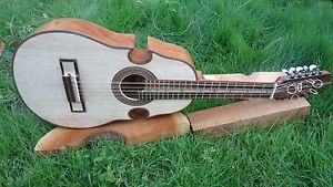 Cuatro Puertorriqueno Artesanal en piezas de Cedro / Puerto Rican Cuatro