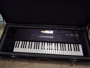 ROLAND XP50 MUSIC WORKSTATION SYNTHESIZER MIXER 61 KEY KEYBOARD WITH CARRY CASE