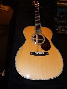 Martin Standard Series OM-42 Orchestra Model Acoustic Guitar Natural