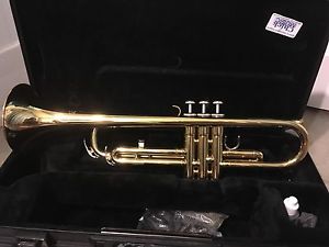 Yamaha Trumpet With Case And Accessories Bundle