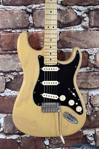 New 2016 Fender Deluxe Stratocaster Electric Guitar Vintage Blonde
