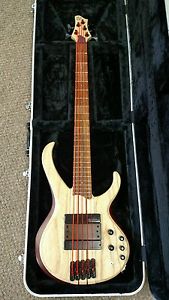 Ibanez BTB33 BTB-33 5 String Bass neck thru with hardshell case