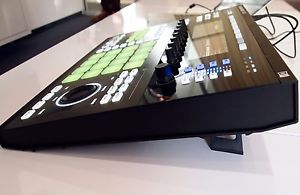 Native Instruments MASCHINE STUDIO Black Recording Interface w/ Software