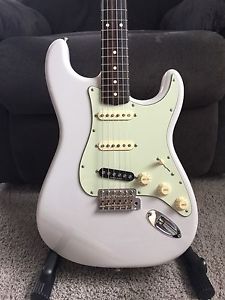MIM Fender 60's Classic Player Lilac Special Edition Stratocaster!