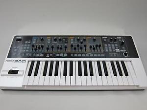 ROLAND synthesizer FA06 from Japan Used 61 keyboard Music workstation with case