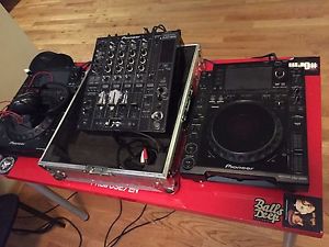 Pair of Pioneer CDJ 2000 DJ Turntables GREAT CONDITION! GREAT PRICE!