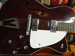 CF MARTIN GT-70 ARCHTOP F HOLE ELECTRIC GUITAR C. 1966 OHSC