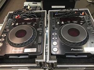 Pair of Pioneer CDJ-1000 MK2 with odyssey cases