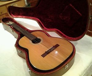 Yairi accustic Soloist guitar year 1966 number 305 with case.