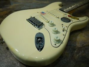 Fender USA Stratocaster White w/hard case F/S Guiter Bass From JAPAN #N1
