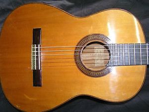 1963 EDGAR MONCH CLASSICAL GUITAR. MUNCHEN GERMANY.