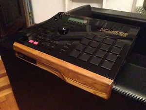 AKAI MPC 2000 CUSTOM"DRAGON"MIDI PRODUCTION CENTER+8OUTPUT+USB EMULATOR+32MB