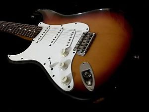 LEFTY Vintage Fender 1962 RI Guitar Sunburst Stratocaster Relic 62RI Tweed HSC