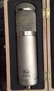 Peluso-2247-LE-Vacuum-Tube-Microphone-with-German Telefunken Tube, case etc.