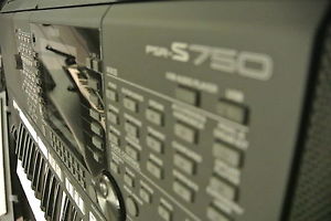 YAMAHA Keyboard PSR-S750 in super Zustand vom Fachhandel ohne Risiko KS2015
