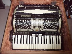120 Bass Enrico Roselli Accordion With Case