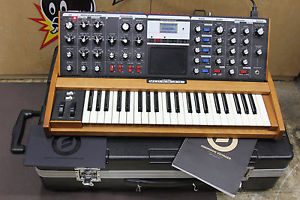 Moog Minimoog Voyager Analog Synthesizer 44 Key Keyboard w/ Flight Case