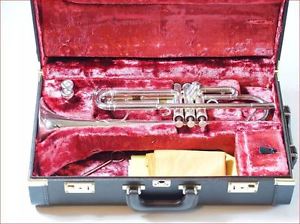 Yamaha YTR-800S Custom Trumpet w/original case, mouthpiece,case key