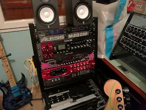 Rack effets et preamp à lampes Art ,podx3pro,G major, Alesis .....etc quasi neuf