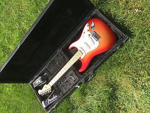 Fender American Deluxe Stratocaster – Sunset Metallic – Maple Neck
