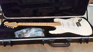 2012 fender american standard stratocaster guitar Olympic White Case