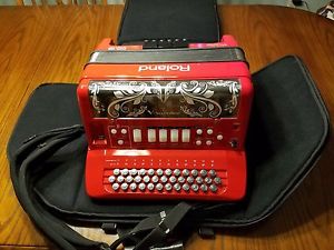 Roland Fr-18 Diatonic V-Accordian with bag