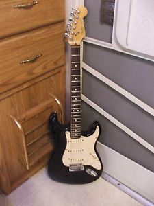 FENDER STRATOCASTER  USA 1980's SUPERB WITH ORIGINAL HARD CASE