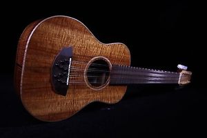 CUSTOM KAMAKA TIPLE 10-STRING UKULELE / studio recording at Ukulelefriend.com