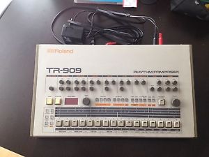 Roland TR909 TR 909 TR-909 Fonctionne Parfaitement