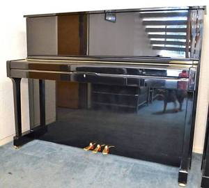 Yamaha SU118c in black high gloss