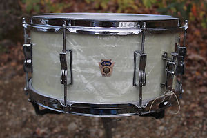 Vintage 1959 6.5" x14" White Marine Pearl snare drum. 3ply transition badge
