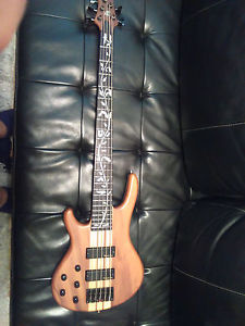 LEFTY BASS-BAJO ZURDO LUTHIER U.S.A-EBONY FRETBOARD-DIAPASÓN ÉBANO