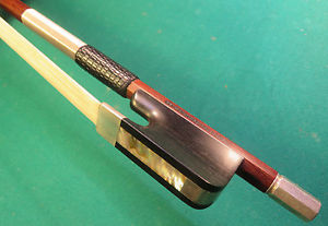 Meisterbogen für Bratsche Friedr. Wunderlich Leipzig ca. 1960, Fernambuk+ Silber