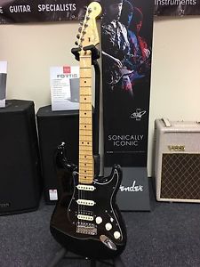 Fender FSR USA Professional Standard Stratocaster HSS, Electric Guitar in Black