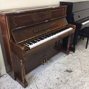 STUNNING SAMICK SU-118P UPRIGHT PIANO IN WALNUT GLOSS