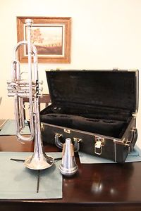 Yamaha YTR-8310Z Bobby Shew Custom Series Bb Trumpet with Case and Accessories