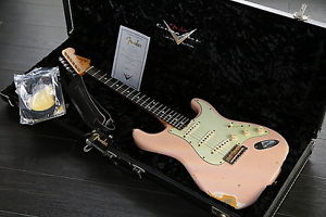 Used Fender Custom Shop 1962 Stratocaster Relic Shell Pink NAMM Show 2007 Guitar