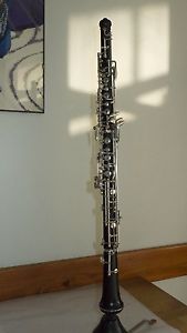 Nice Loree Oboe Cabart 74 model in excellent condition. Sold with accessories.