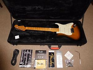 FENDER USA 2006 STRATOCASTER DELUXE "V" NECK 60th LOGO  NEAR MINT