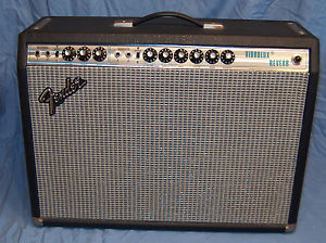 VINTAGE VIBROLUX  REVERB 2X10 AMP, EXCELLENT !