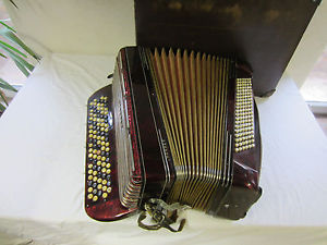 eine älteres Knopfakkordeon Hohner Maestro VI mit Koffer    Nr2145