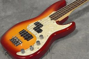 Fender American Deluxe Precision Bass Aged Cherry BurstElectric Guitar Bass