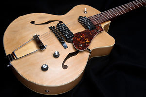 Godin 5th Avenue CW Kingpin II - Natural Finish - TRIC Case - P90 - Free P&P